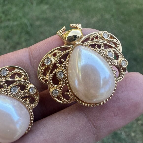 Vintage Avon Bee Bug Earrings Faux Pearl Clear Rhinestones Gold Tone Fashion 1" - Picture 3 of 7